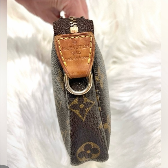 Authenticated Louis Vuitton Pochette Accessories Crossbody Shoulder Bag Purse - Picture 9 of 15